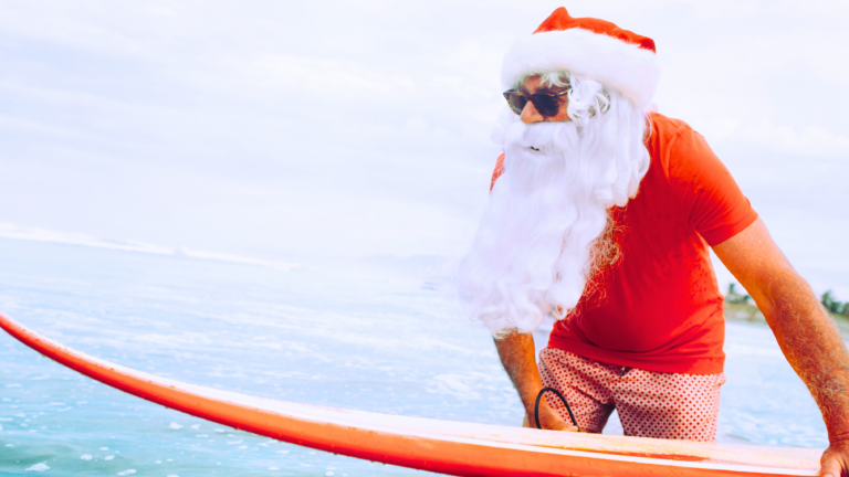 Read more about the article The Unique Hawaiian Christmas by Trolley: Hawaiian Santa & Tutu Mele 🎄🤶🎅🏝️